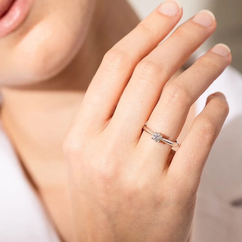 18ct White Gold .42ct Diamond Venetian Ring