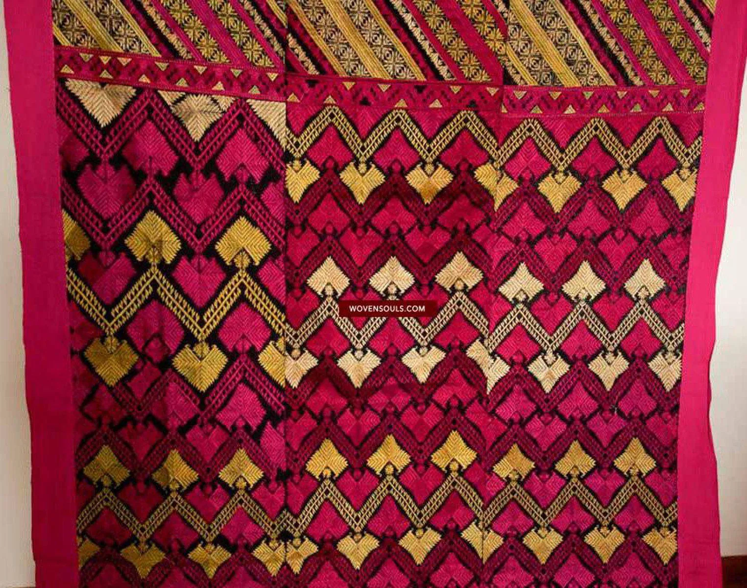 583 Antique Striking Swat Valley Shawl Textile Embroidery