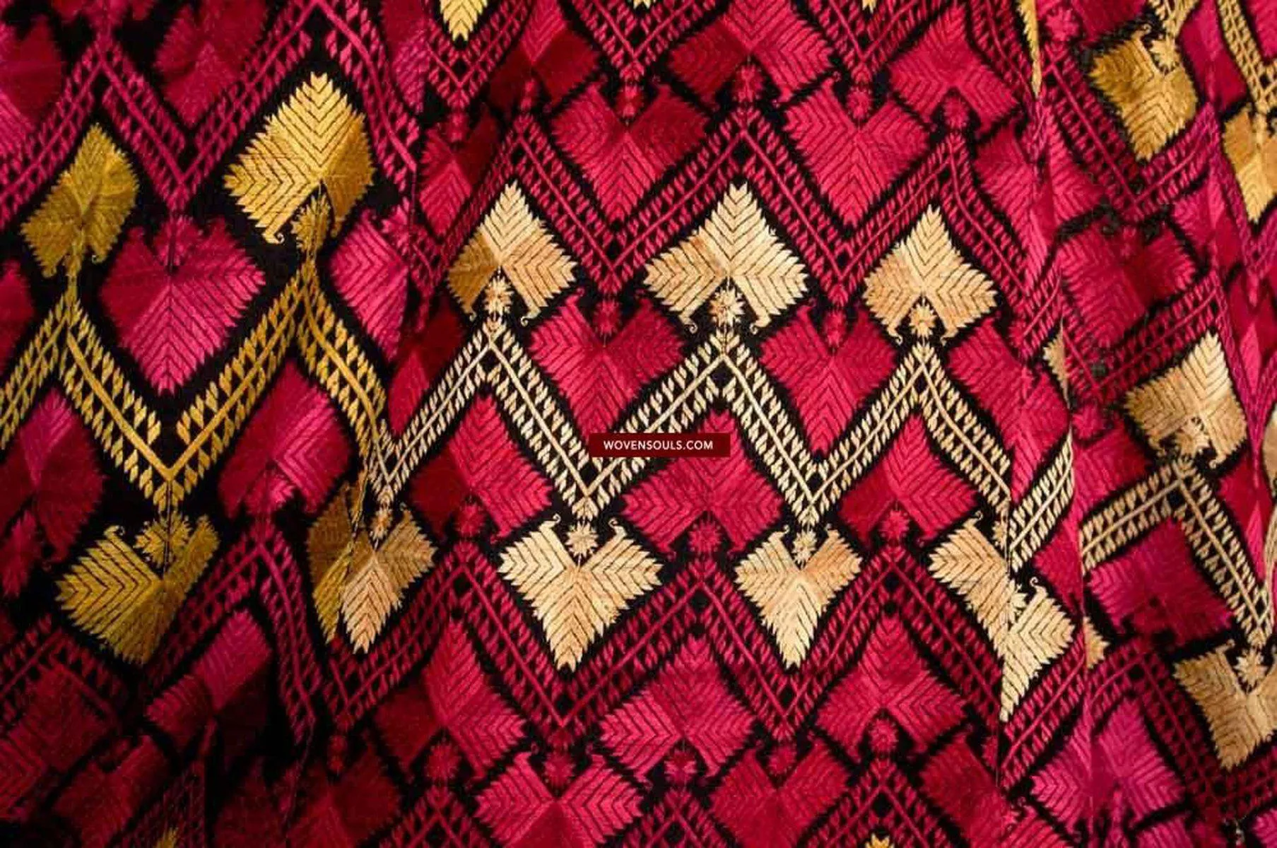 583 Antique Striking Swat Valley Shawl Textile Embroidery