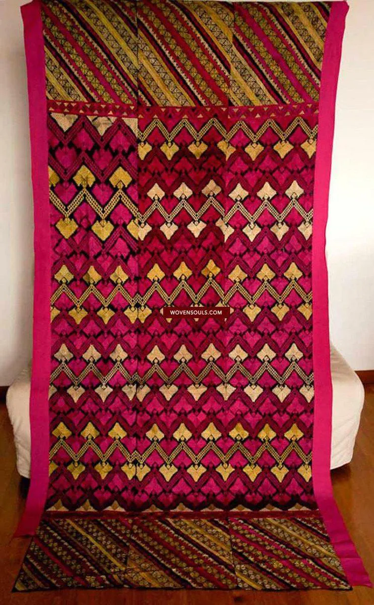 583 Antique Striking Swat Valley Shawl Textile Embroidery