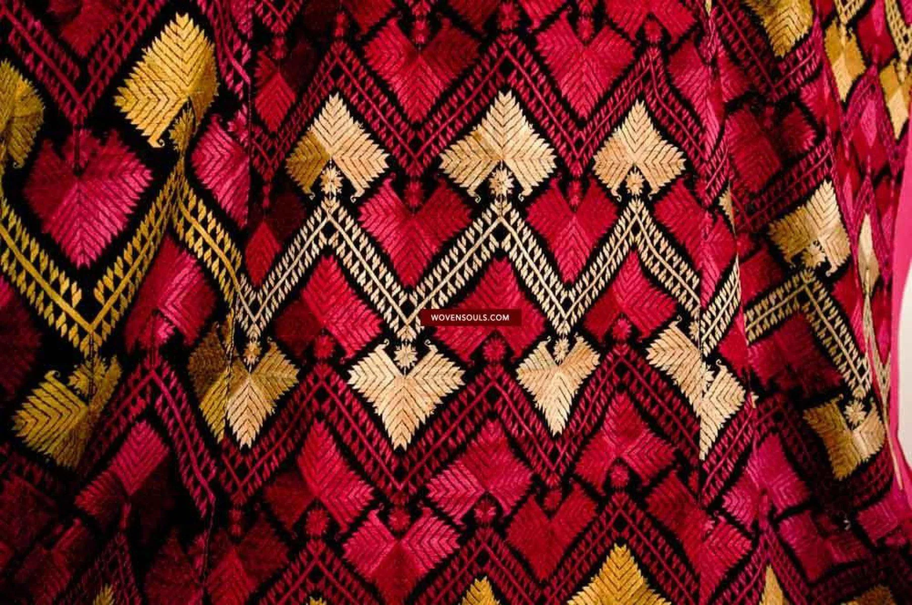 583 Antique Striking Swat Valley Shawl Textile Embroidery