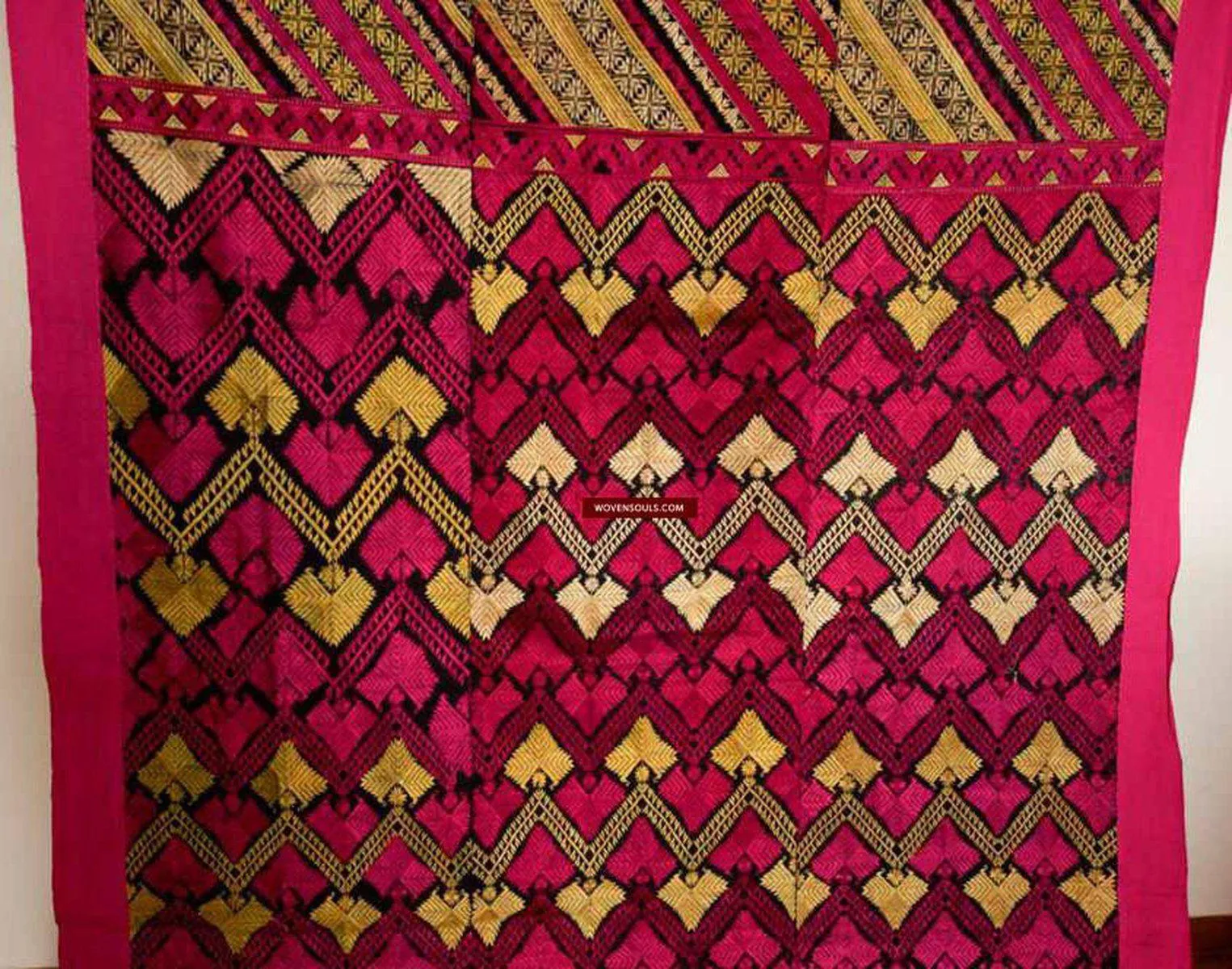 583 Antique Striking Swat Valley Shawl Textile Embroidery