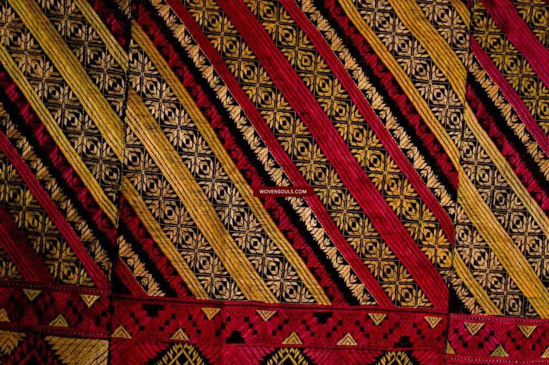 583 Antique Striking Swat Valley Shawl Textile Embroidery
