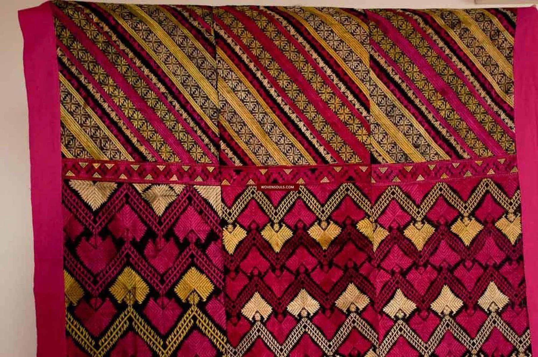583 Antique Striking Swat Valley Shawl Textile Embroidery