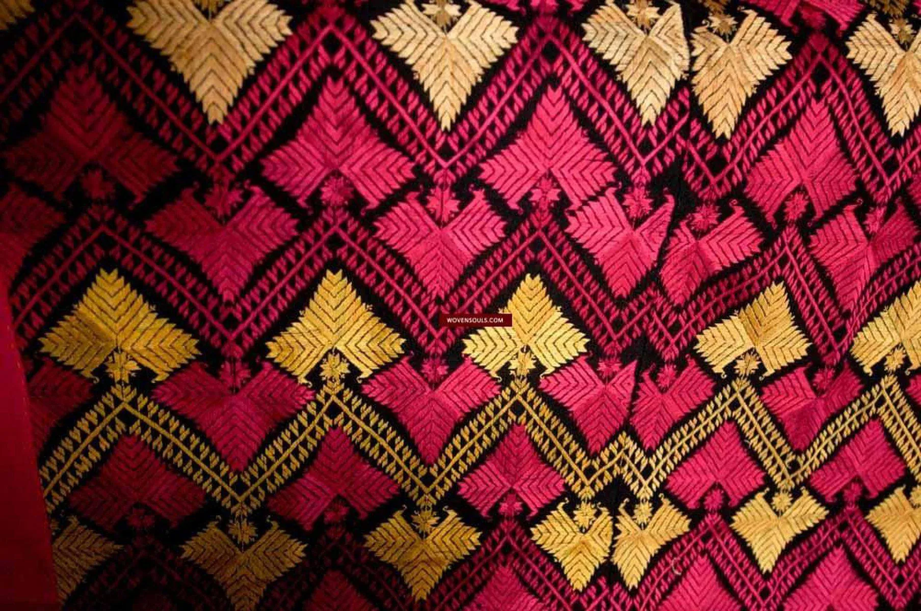 583 Antique Striking Swat Valley Shawl Textile Embroidery