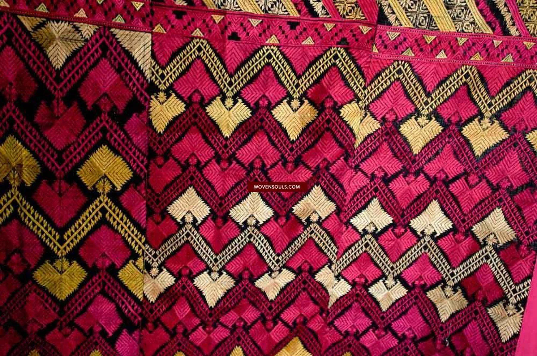 583 Antique Striking Swat Valley Shawl Textile Embroidery