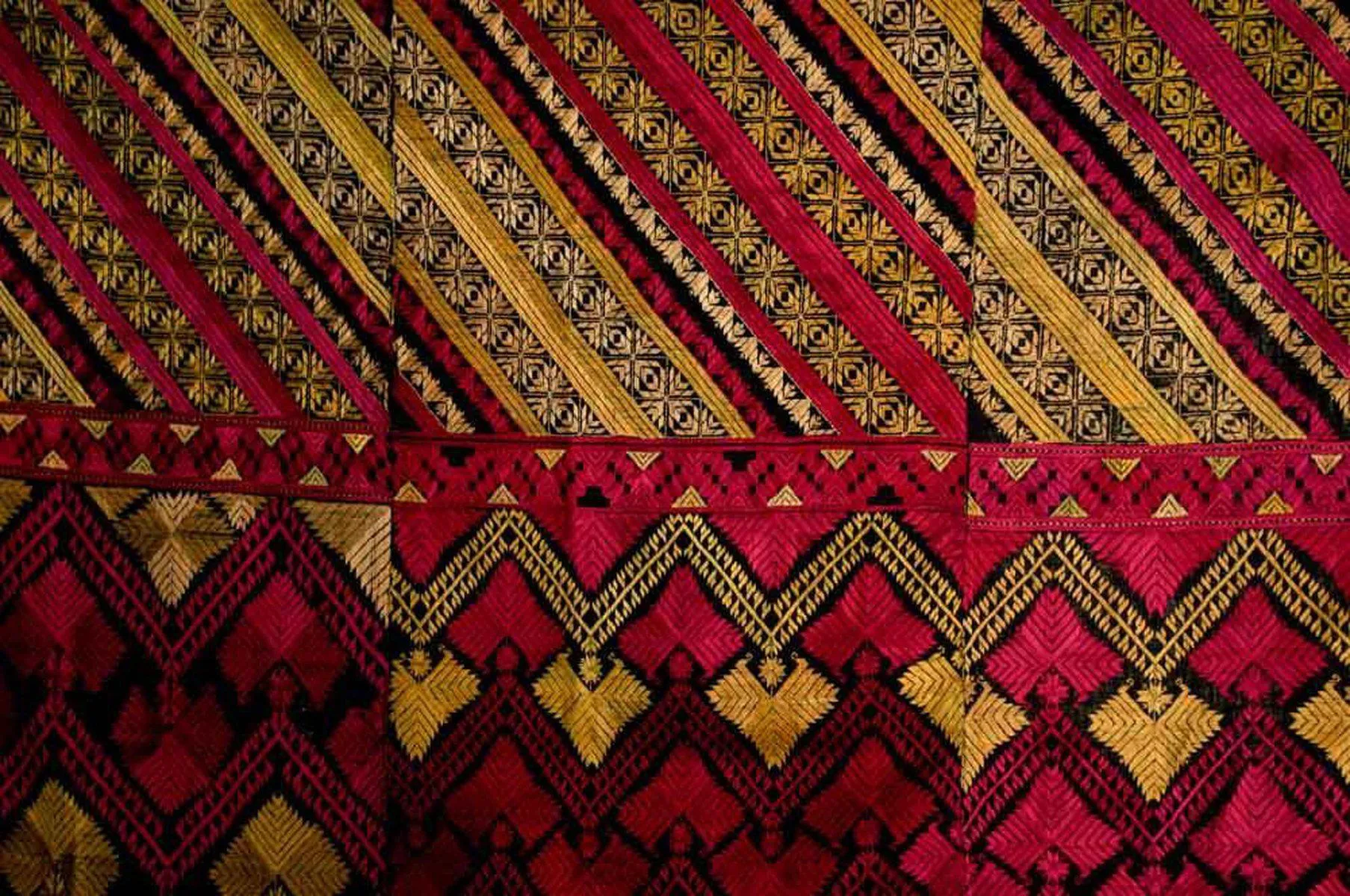 583 Antique Striking Swat Valley Shawl Textile Embroidery