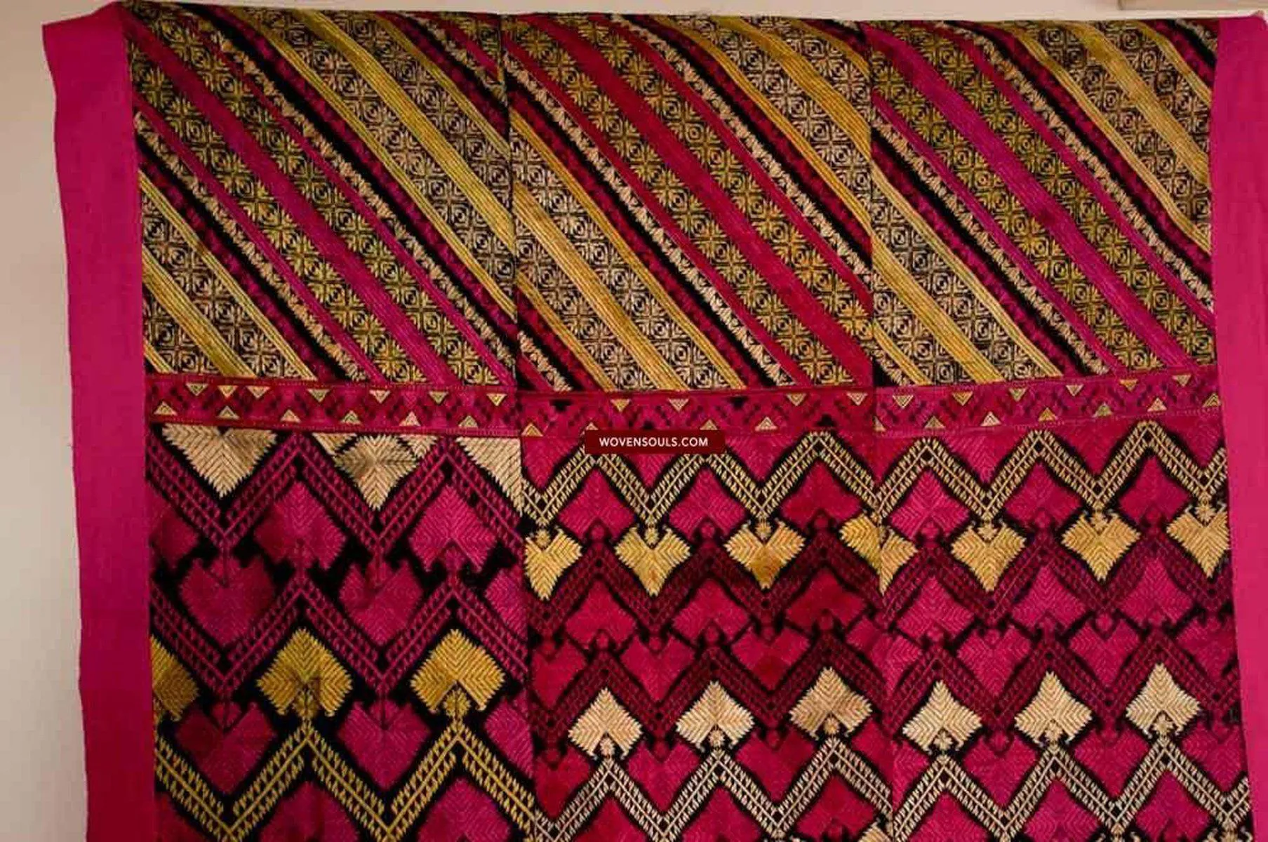 583 Antique Striking Swat Valley Shawl Textile Embroidery