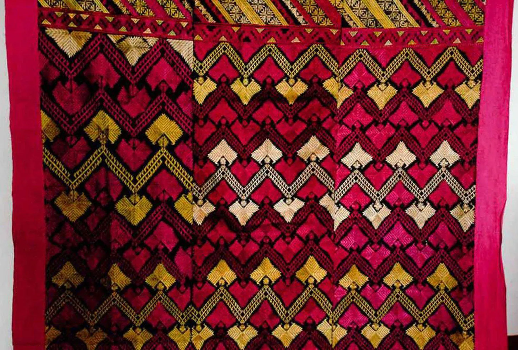 583 Antique Striking Swat Valley Shawl Textile Embroidery