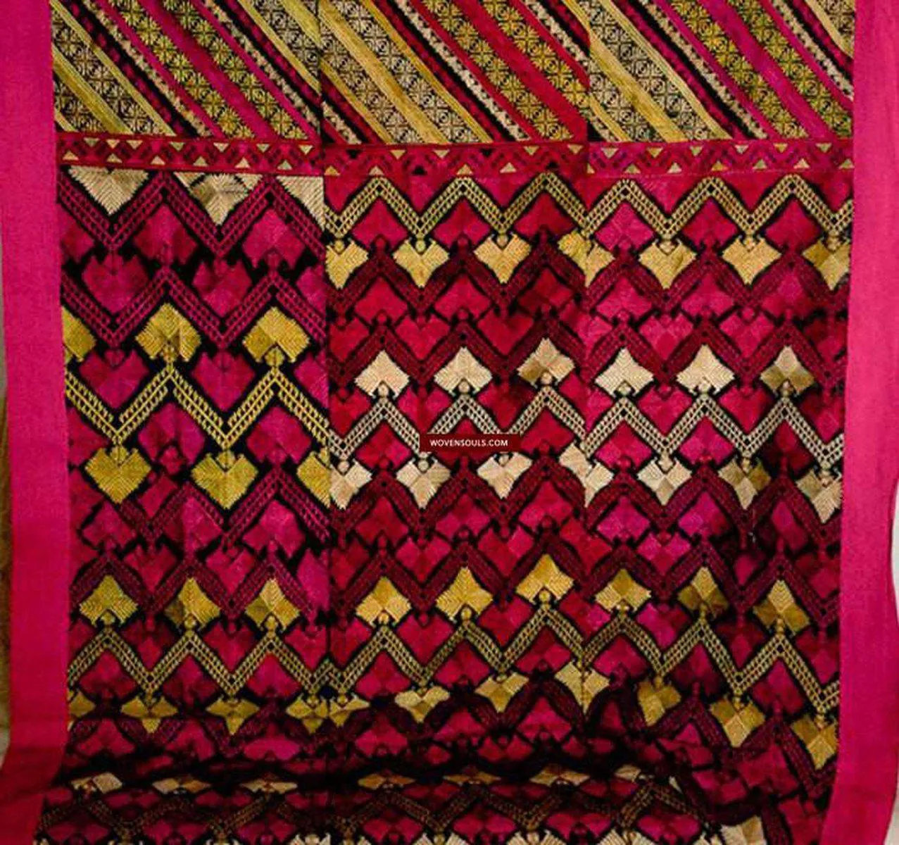 583 Antique Striking Swat Valley Shawl Textile Embroidery