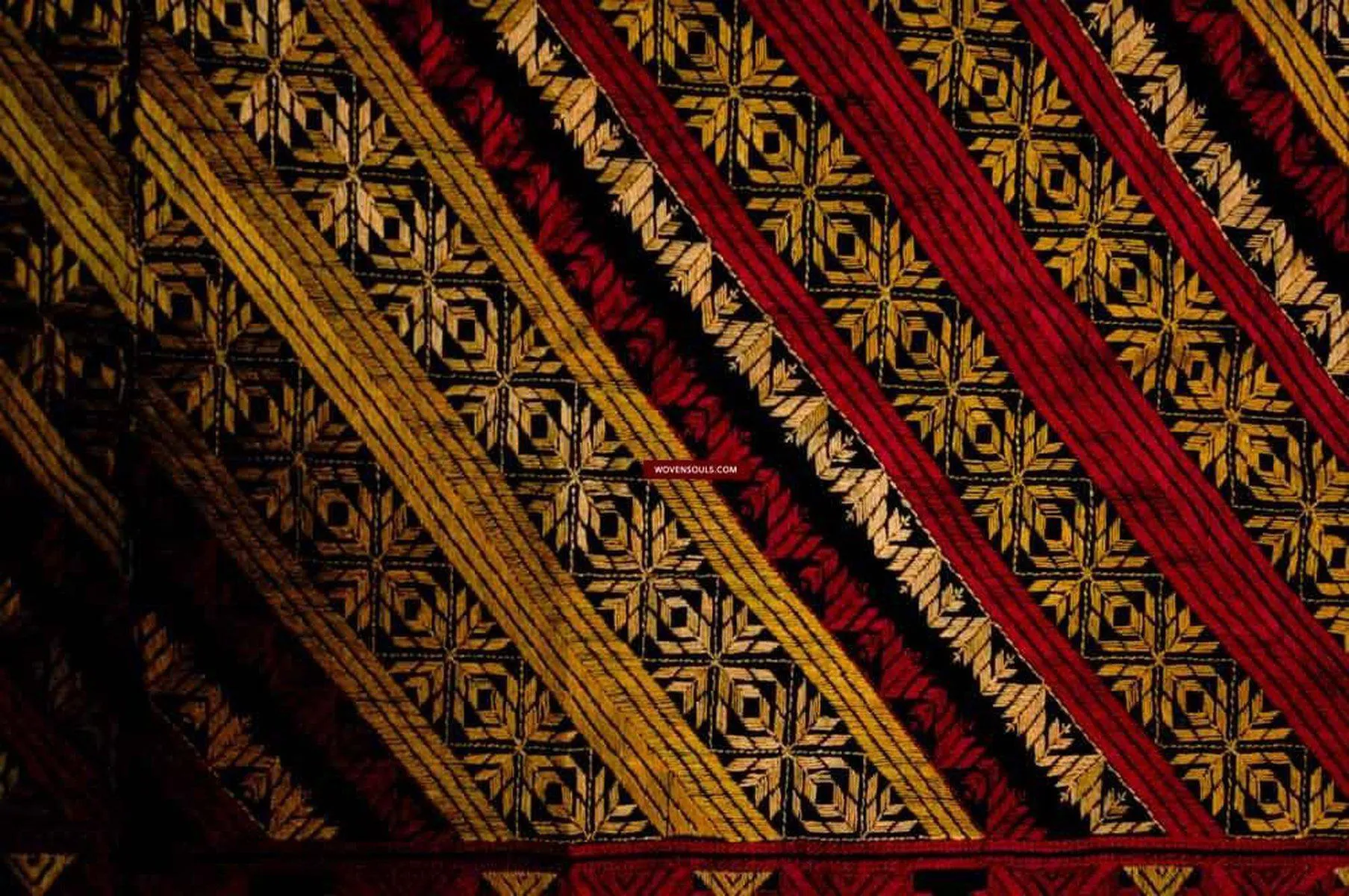 583 Antique Striking Swat Valley Shawl Textile Embroidery