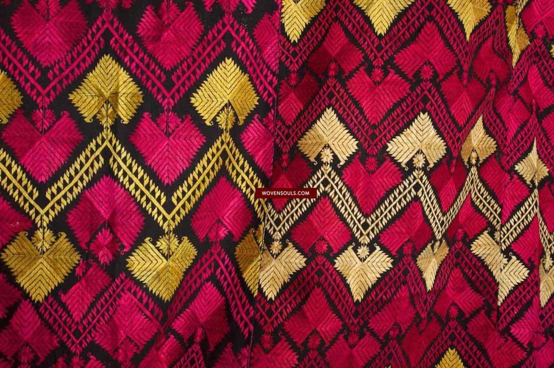 583 Antique Striking Swat Valley Shawl Textile Embroidery