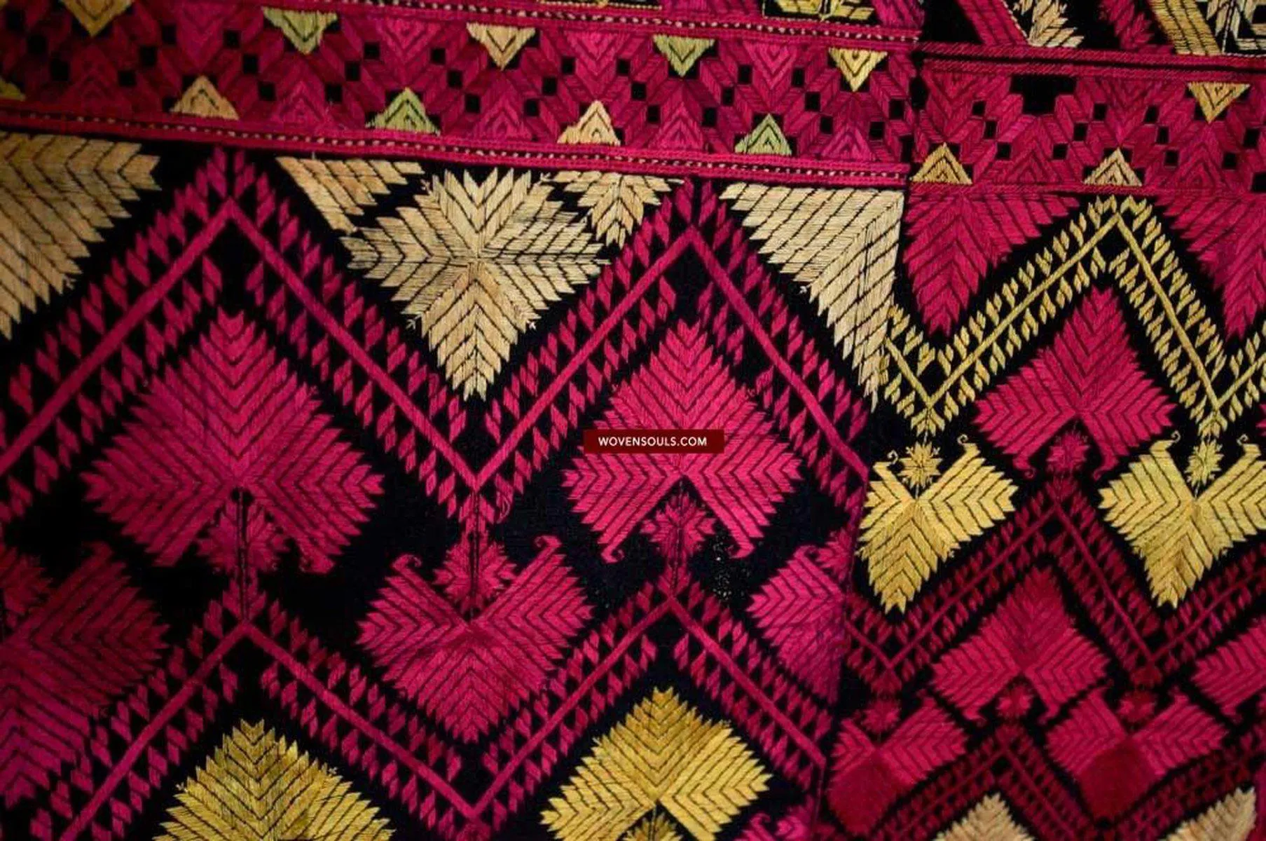 583 Antique Striking Swat Valley Shawl Textile Embroidery
