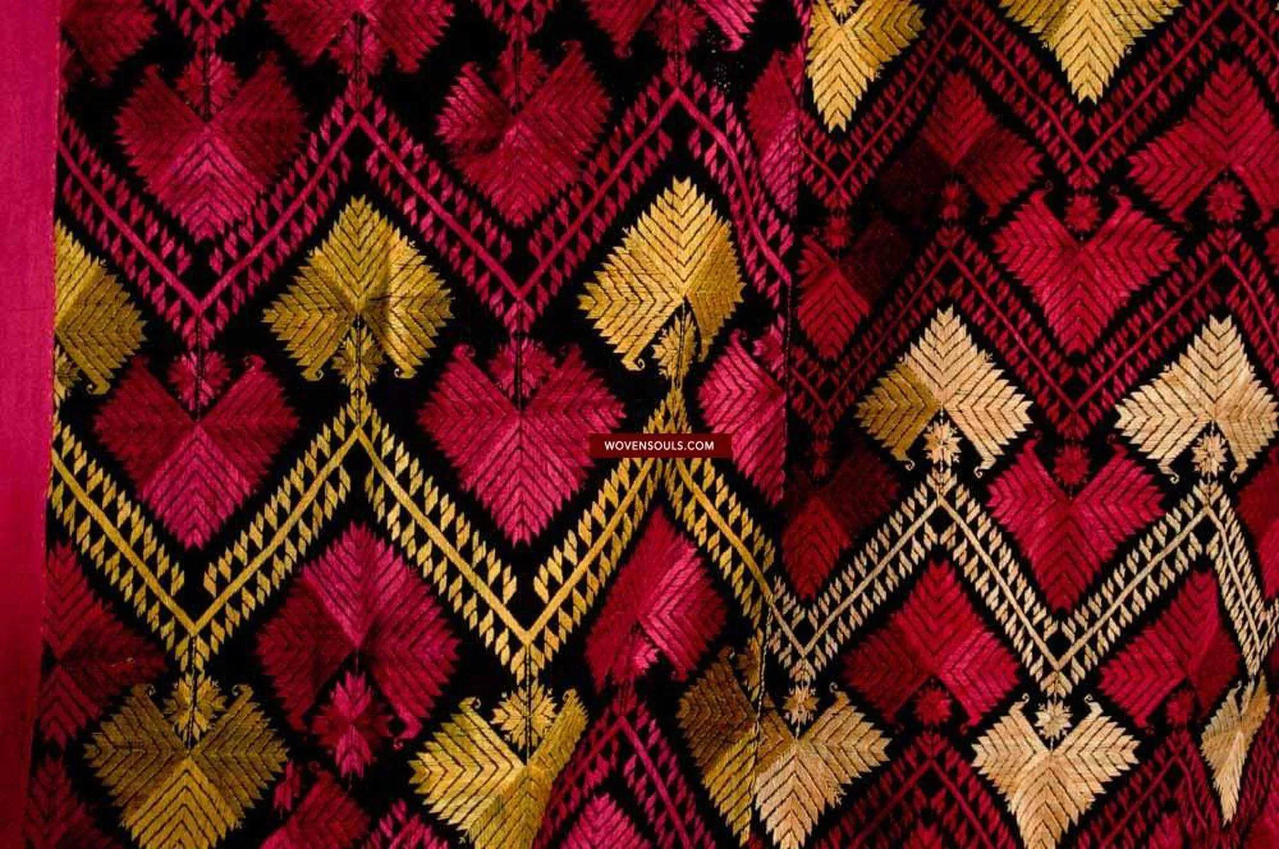 583 Antique Striking Swat Valley Shawl Textile Embroidery