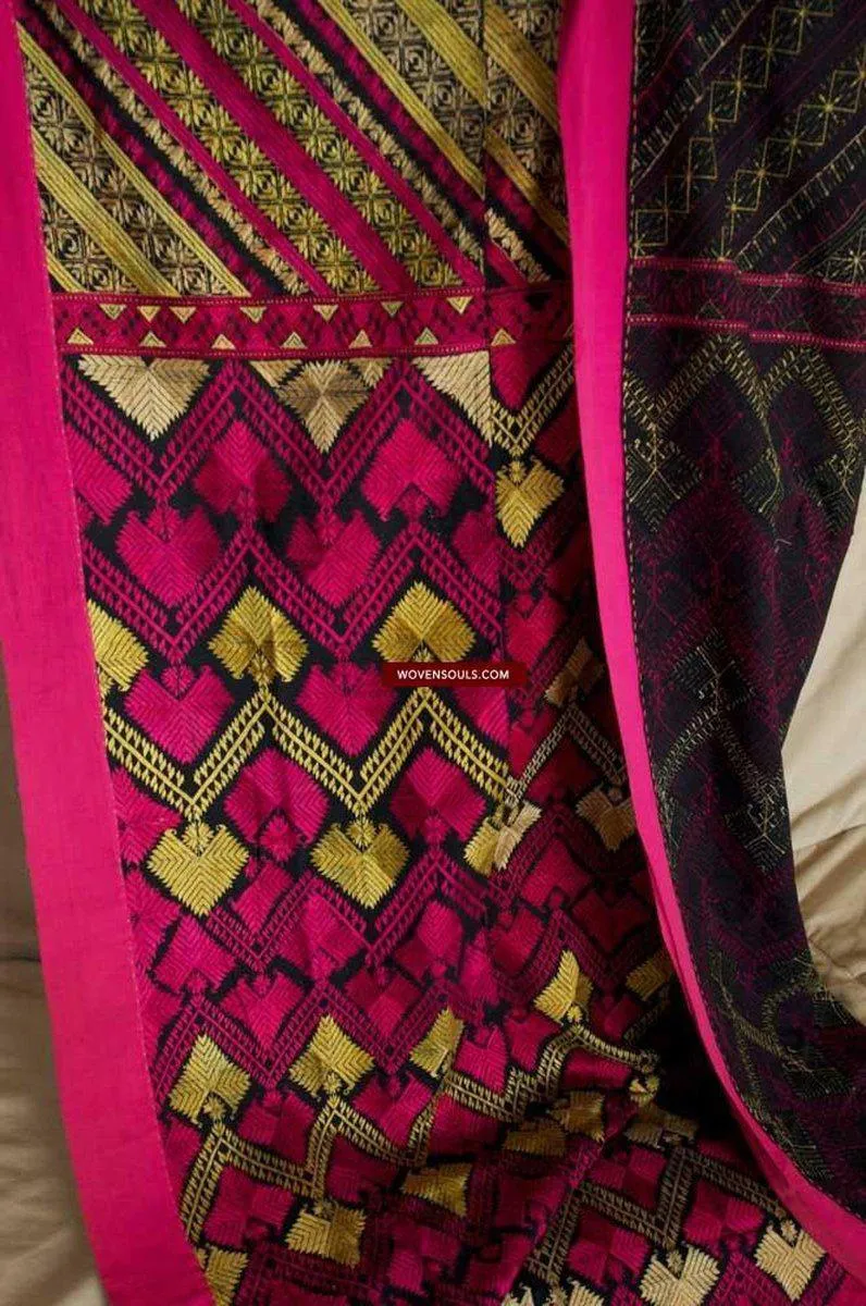 583 Antique Striking Swat Valley Shawl Textile Embroidery