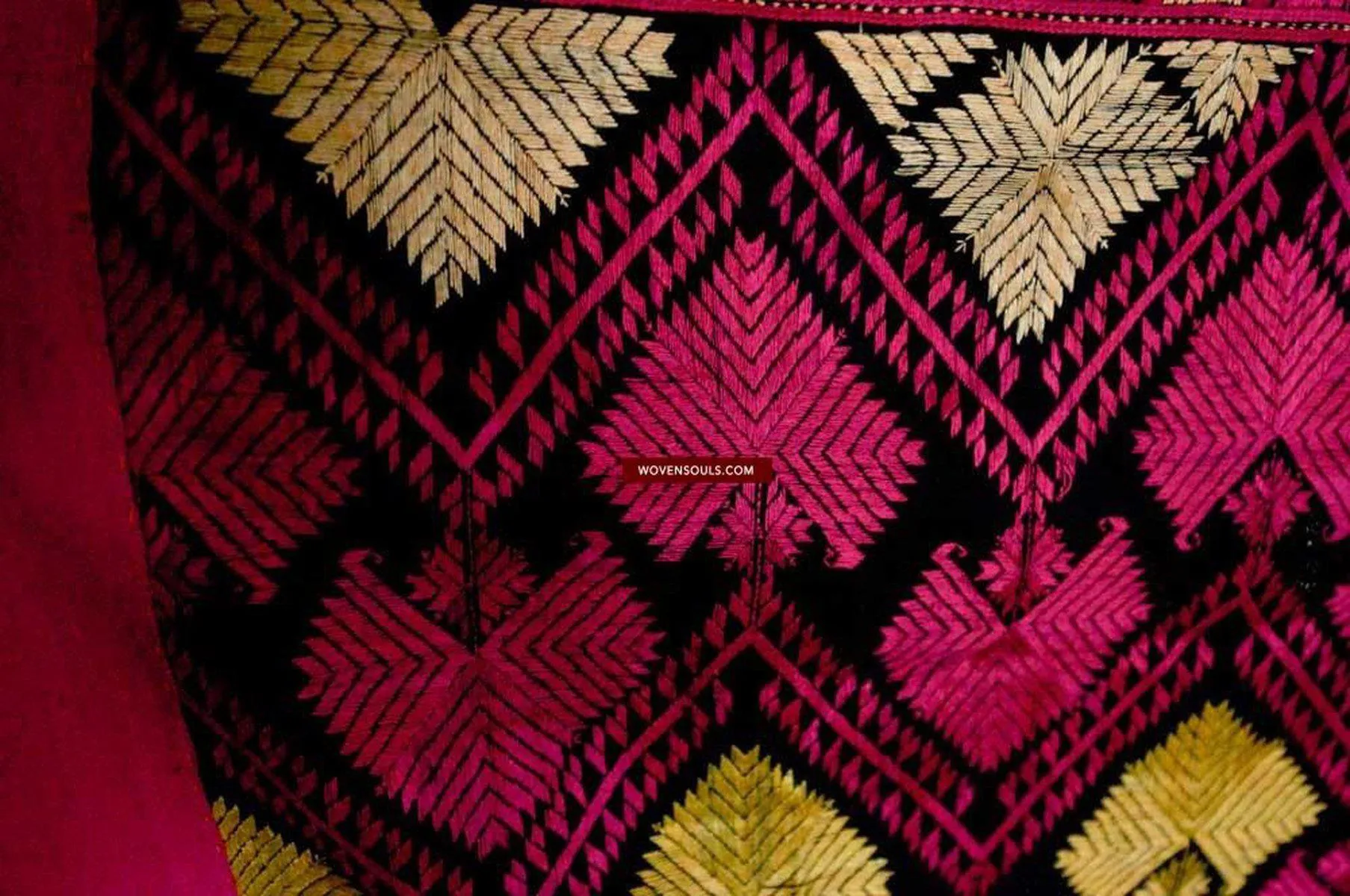 583 Antique Striking Swat Valley Shawl Textile Embroidery