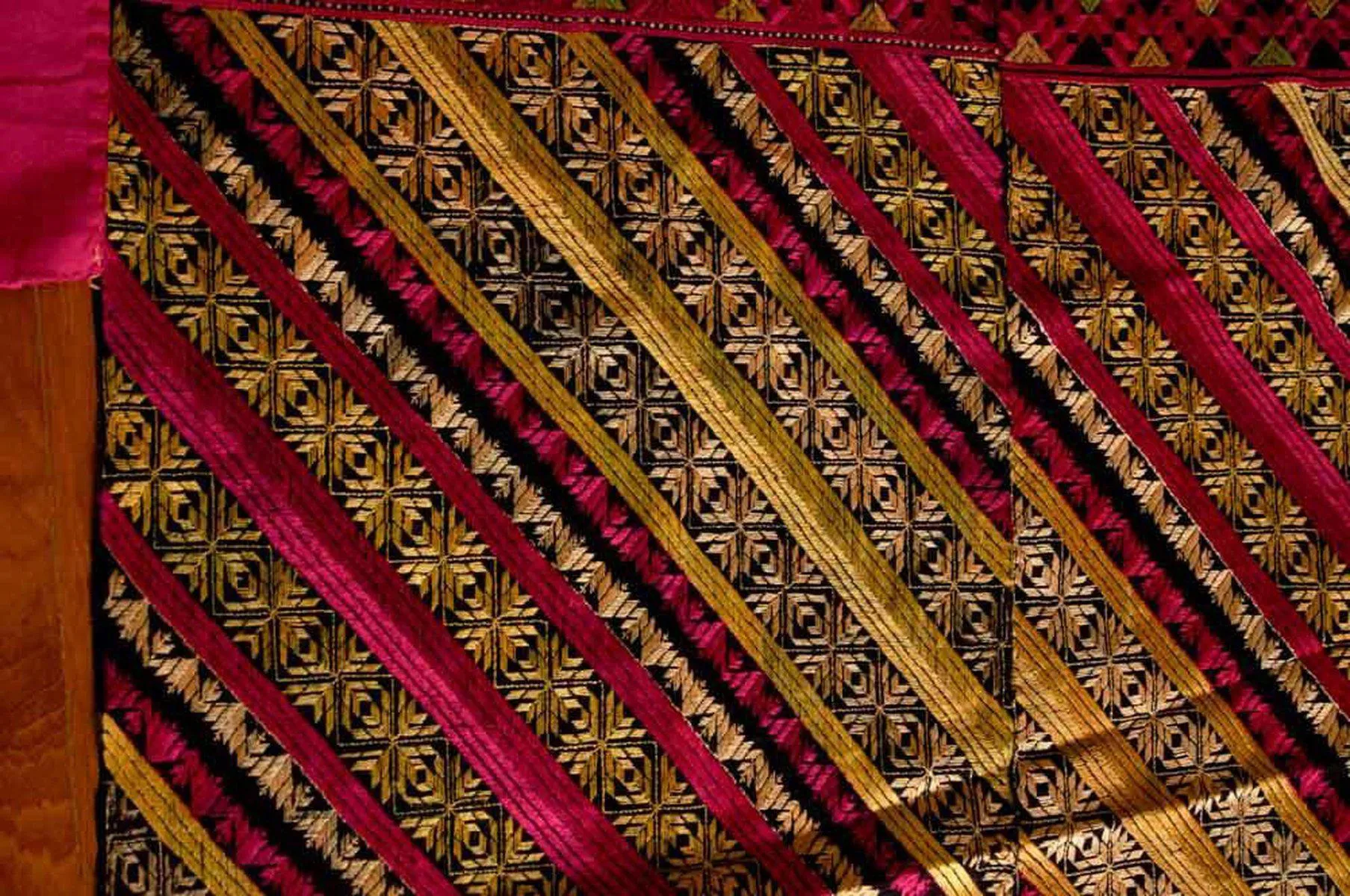 583 Antique Striking Swat Valley Shawl Textile Embroidery