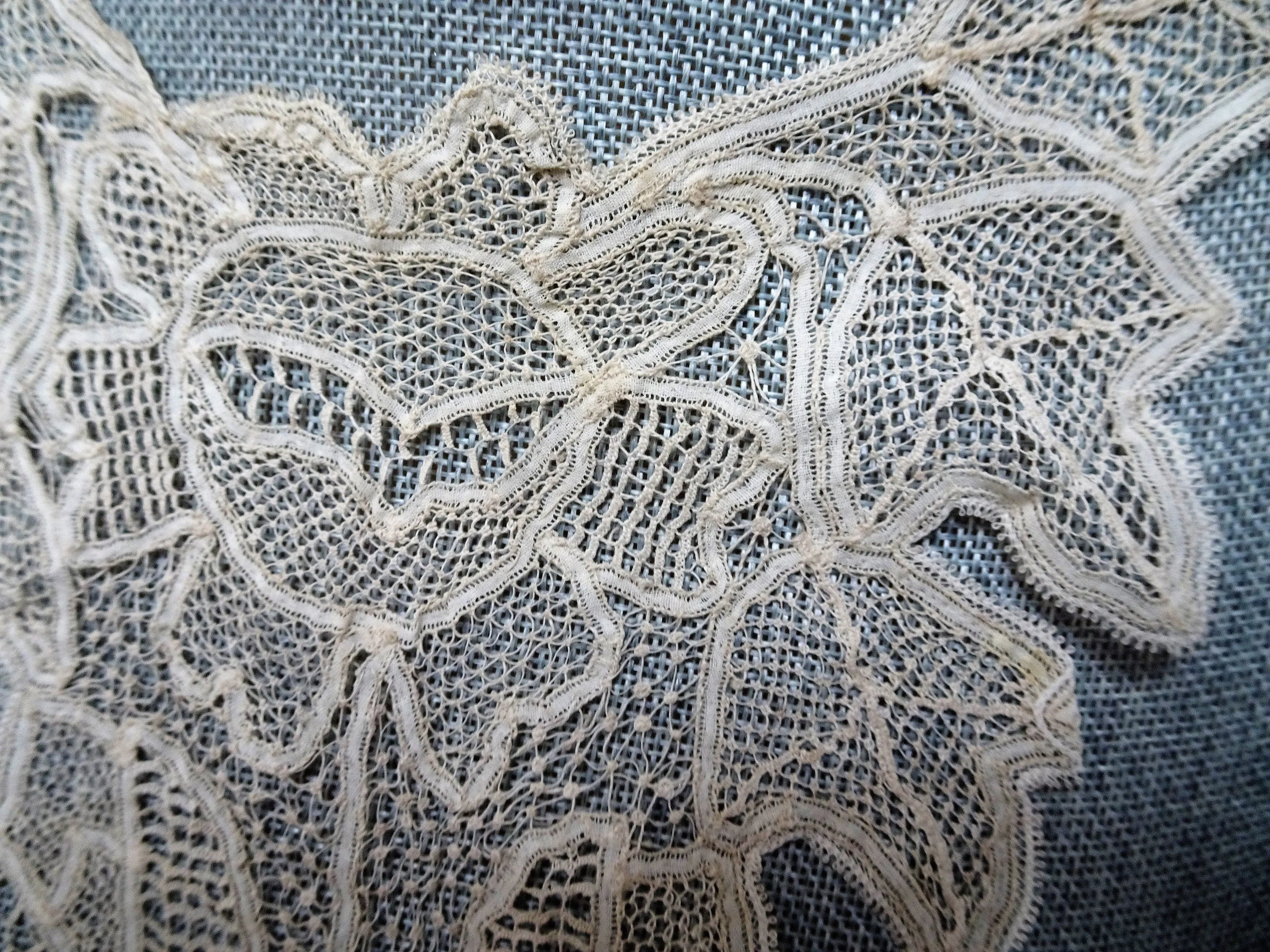 LOVELY Victorian French Lace High Neck Collar,Hand Made Creamy White Lace,Victorian Edwardian Lace,Antique Bridal Lace,Collectible Lace